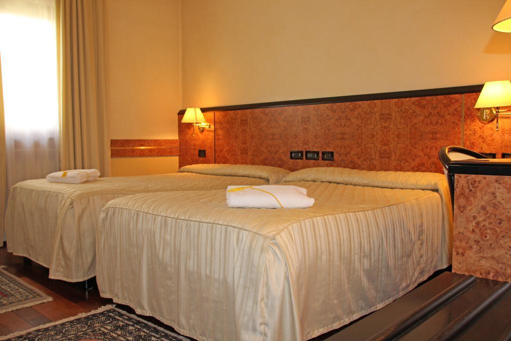 Park Hotel Villa Leon D'Oro Noventa di Piave Exterior photo