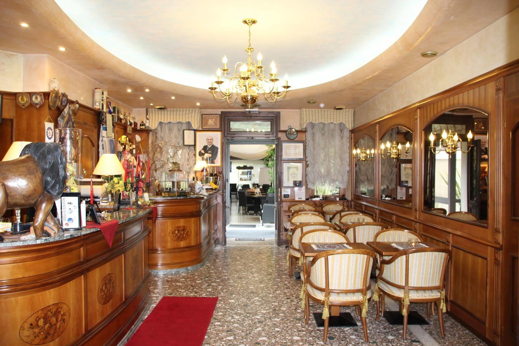 Park Hotel Villa Leon D'Oro Noventa di Piave Exterior photo